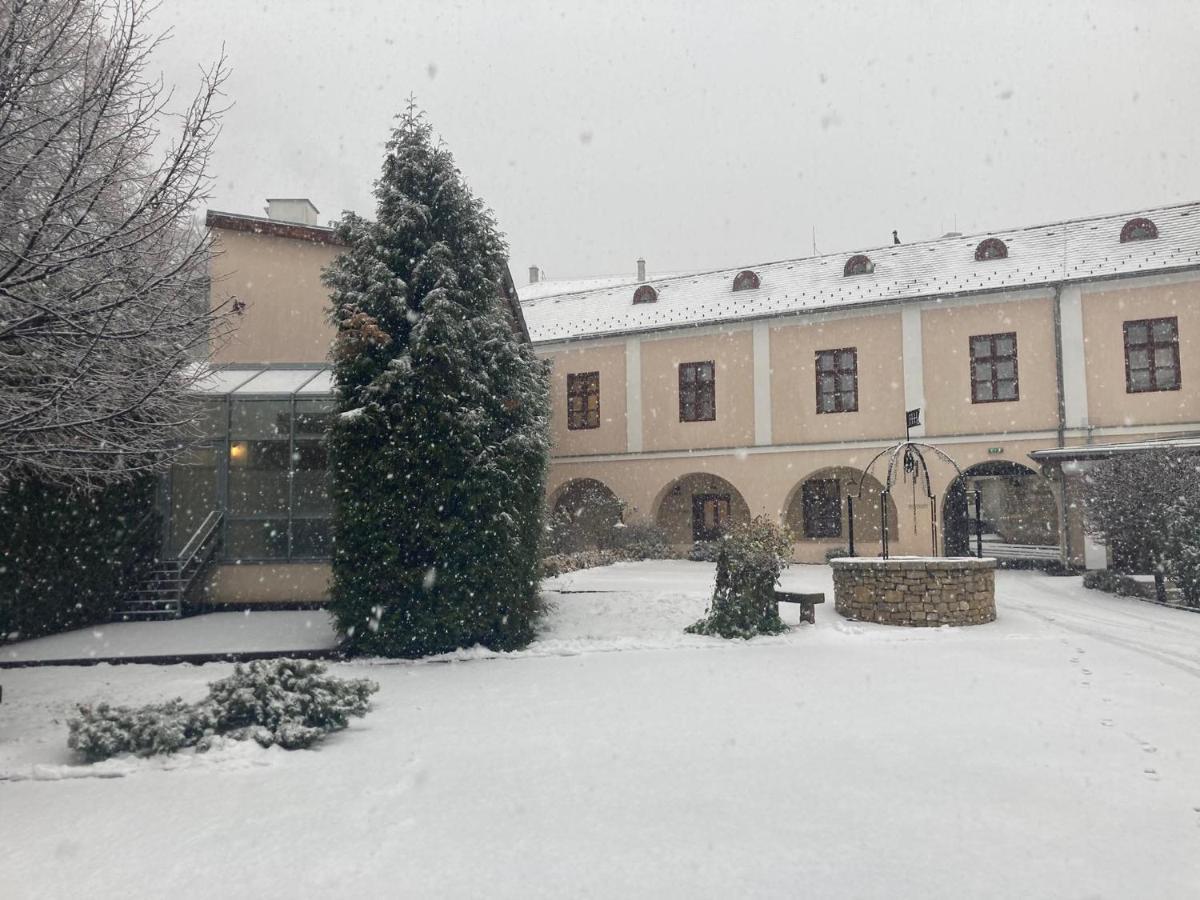 Hotel Historia&Historante Veszprém Buitenkant foto