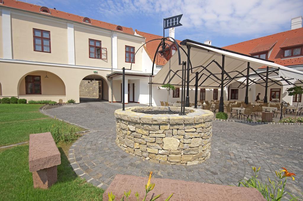 Hotel Historia&Historante Veszprém Buitenkant foto