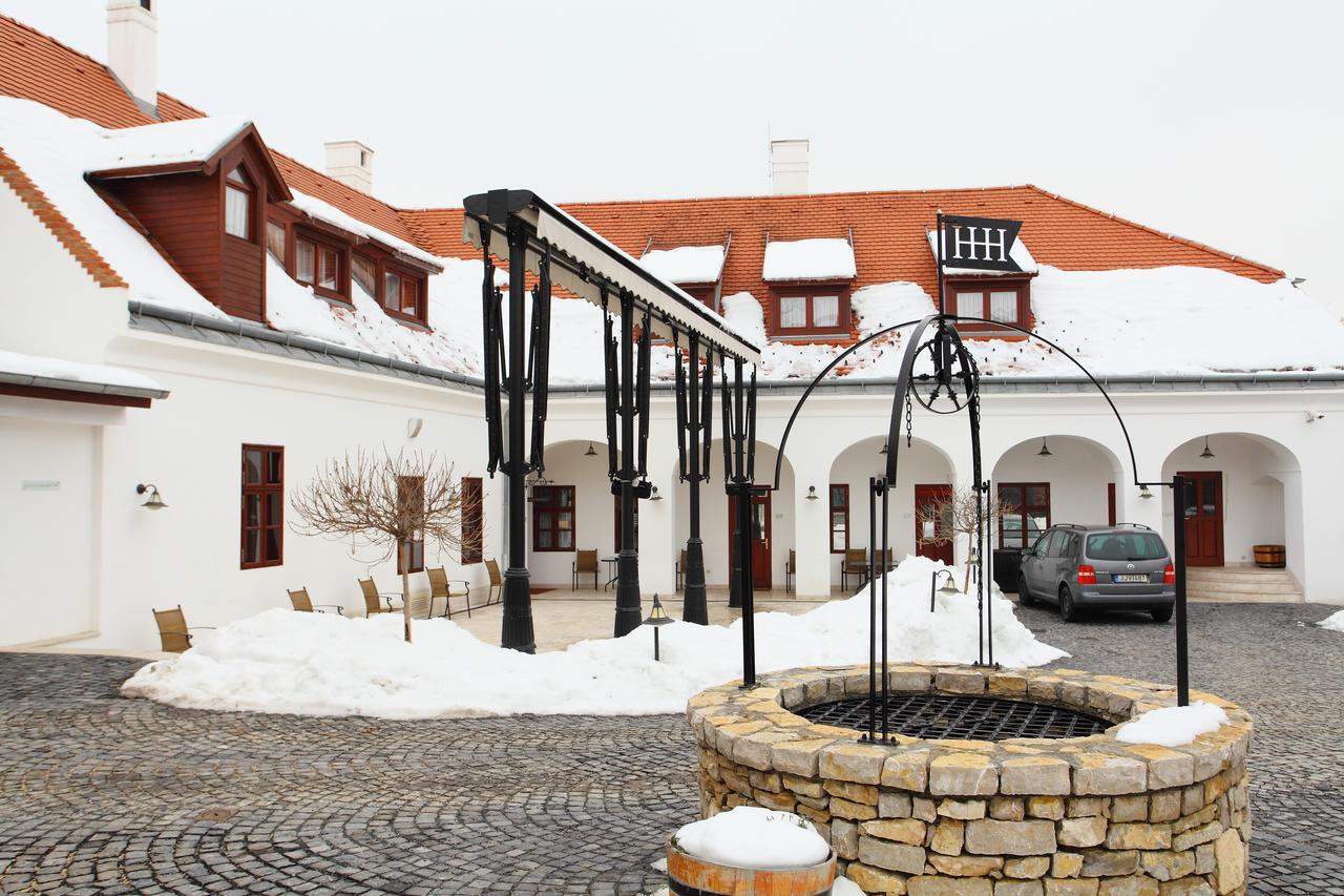 Hotel Historia&Historante Veszprém Buitenkant foto